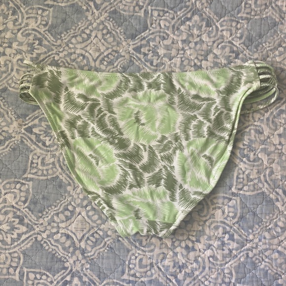 Aerie Large 2 piece - Picture 3 of 4